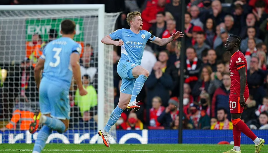 Man City thoát thua Liverpool, HLV Guardiola trút giận vào trọng tài - Ảnh 2.