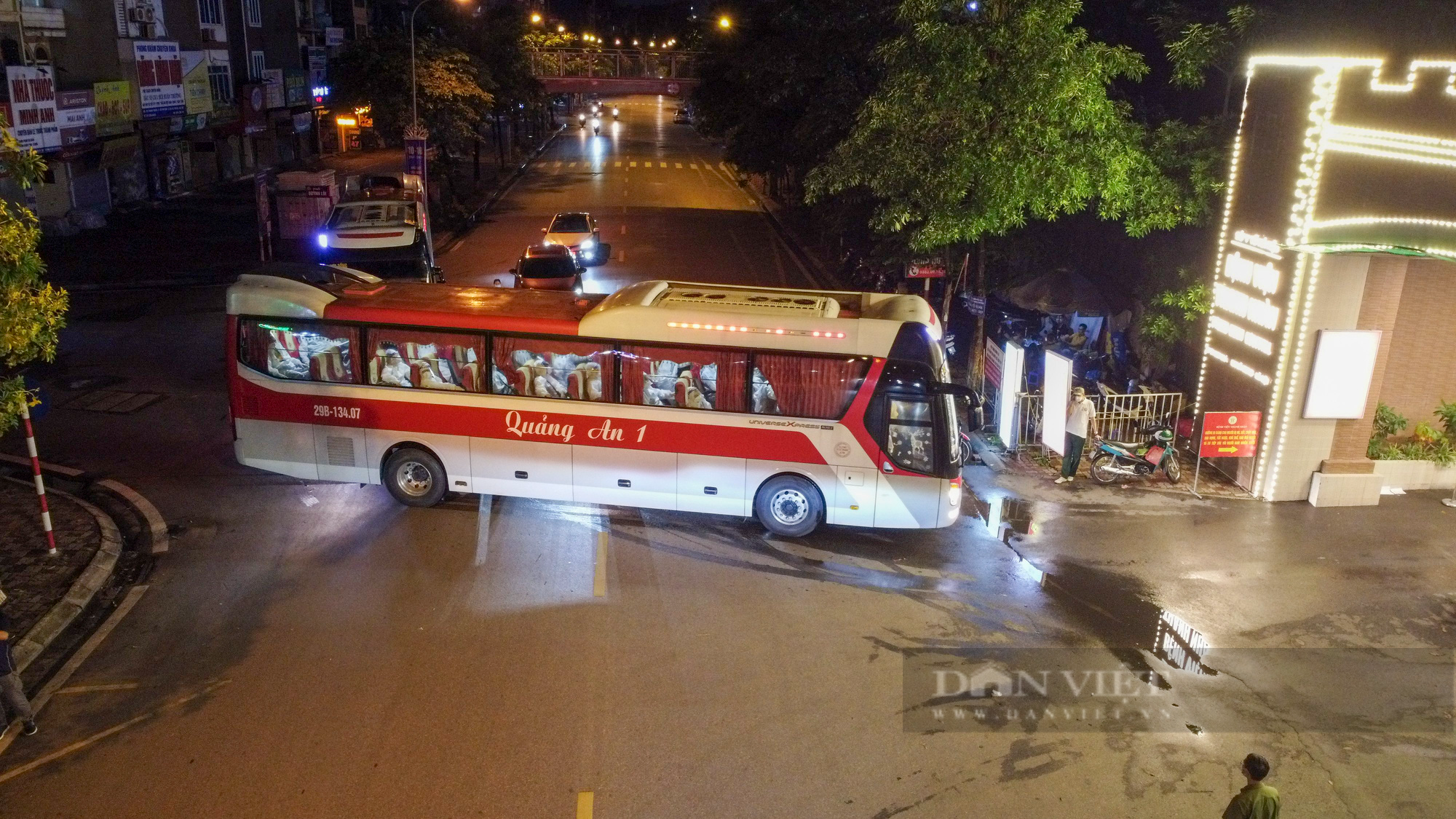 Hàng chục ô tô xuyên đêm di chuyển hơn 1000 bệnh nhân từ Bệnh viện Việt Đức sang 3 bệnh viện khác - Ảnh 7.