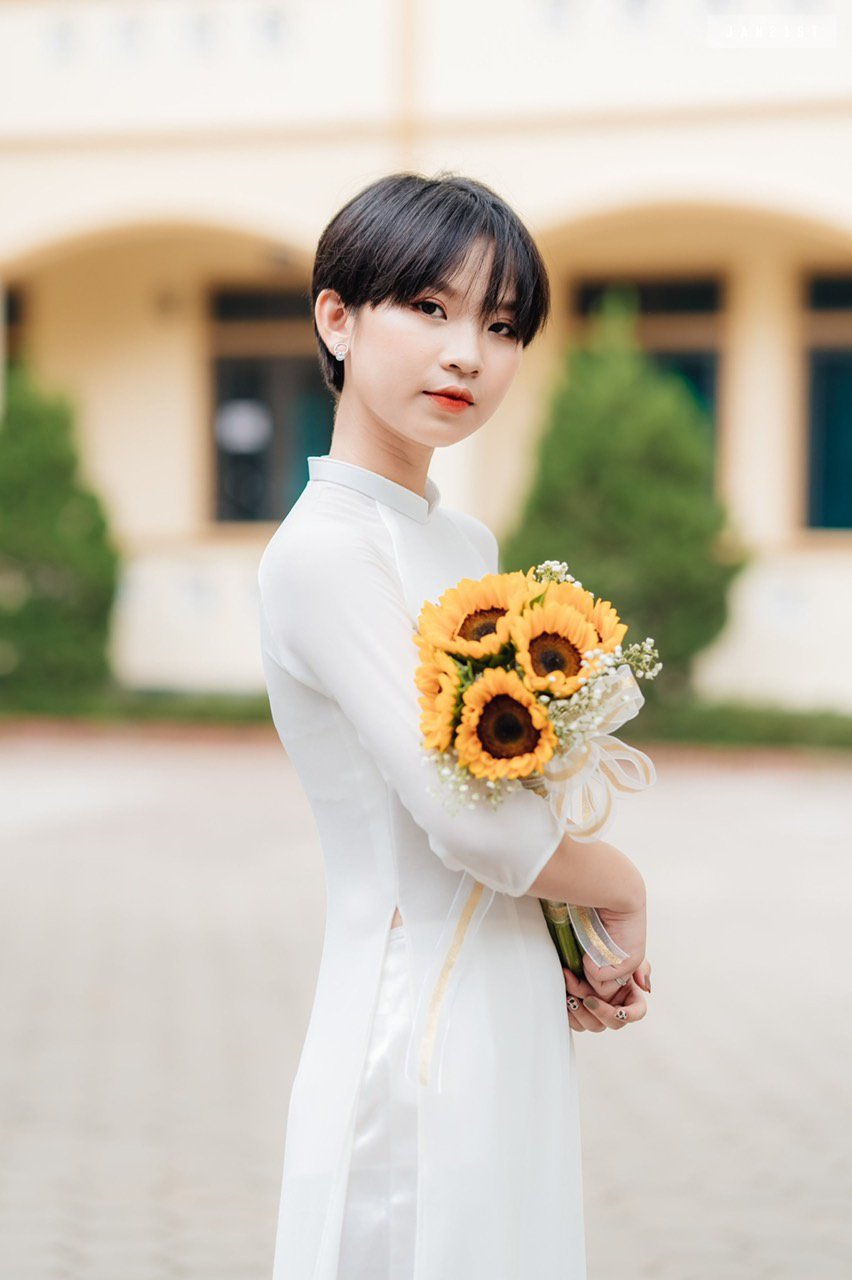 Nữ sinh tóc tém ấn tượng với IELTS 8.0, là &quot;quán quân học bổng&quot; - Ảnh 1.