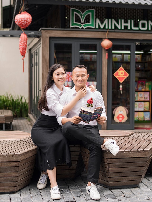 Dàn WAGs xinh đẹp cổ vũ ĐT Việt Nam đánh bại Trung Quốc - Ảnh 6.