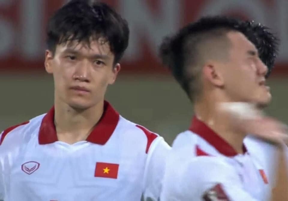 Thua nghiệt ngã ĐT Trung Quốc, các tuyển thủ Việt Nam bật khóc - Ảnh 3.
