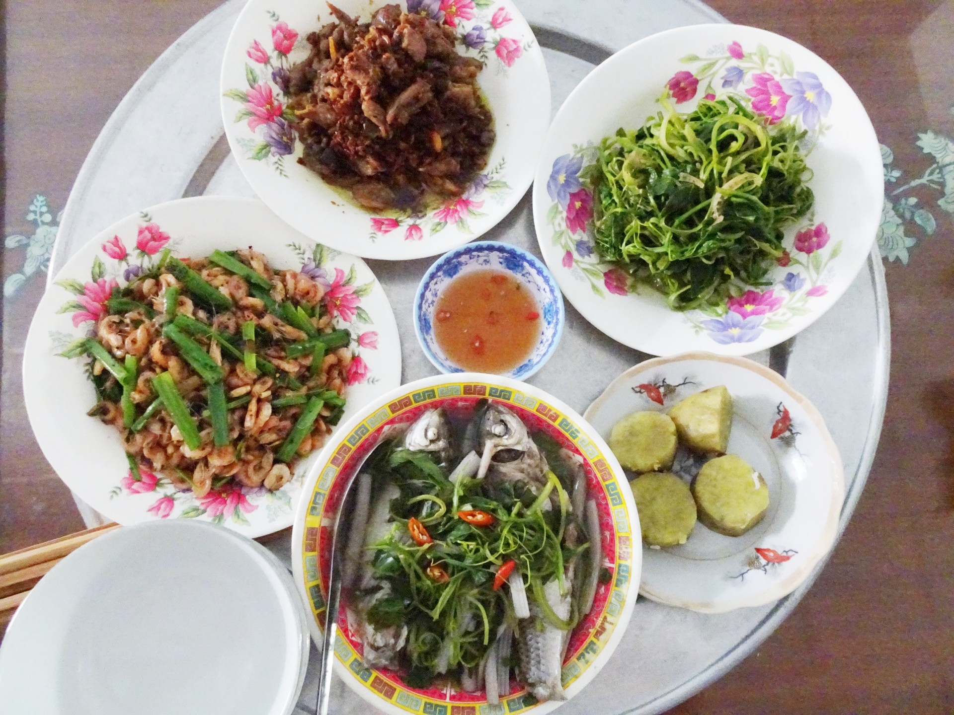 Kể chuyện làng: Bữa cơm miệt đồng - Ảnh 1.