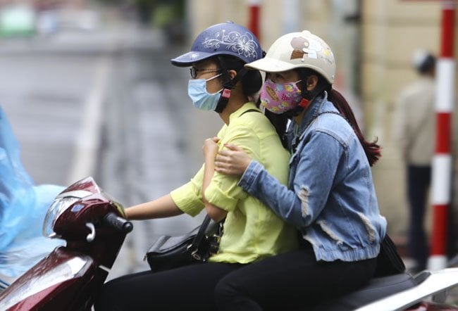 NÓNG: Gió mùa đông bắc đang tràn về, miền Bắc sẽ mưa rất lớn, có nơi lạnh xuống dưới 18 độ C - Ảnh 1.