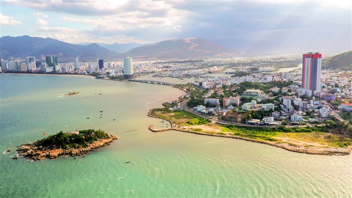 ''Đất vàng'' bỏ hoang la liệt ở Nha Trang - Ảnh 12.