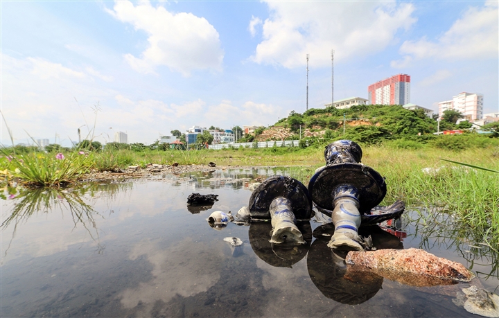 ''Đất vàng'' bỏ hoang la liệt ở Nha Trang - Ảnh 13.