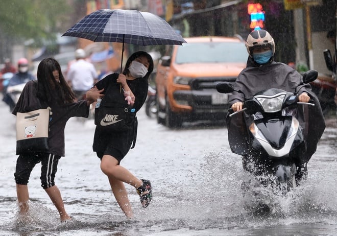 Tin bão khẩn cấp: Cơn bão số 7 tiếp tục mạnh lên và chuyển hướng phức tạp, biển động dữ dội - Ảnh 3.