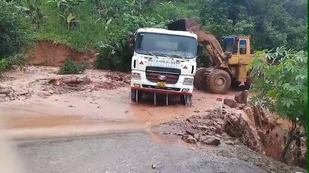 Nậm Pồ: Mưa lớn kéo dài gây thiệt hại lớn về tài sản, đường giao thông - Ảnh 2. Nậm Pồ: Mưa lớn kéo dài gây thiệt hại lớn về tài sản, đường giao thông - Ảnh 2.