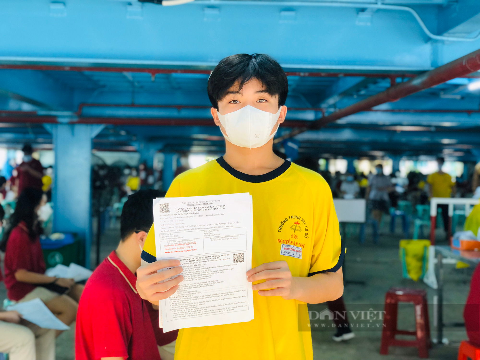 Ảnh: Hàng ngàn học sinh lớp 9 tại TP.HCM được tiêm vaccine Covid-19 - Ảnh 9.
