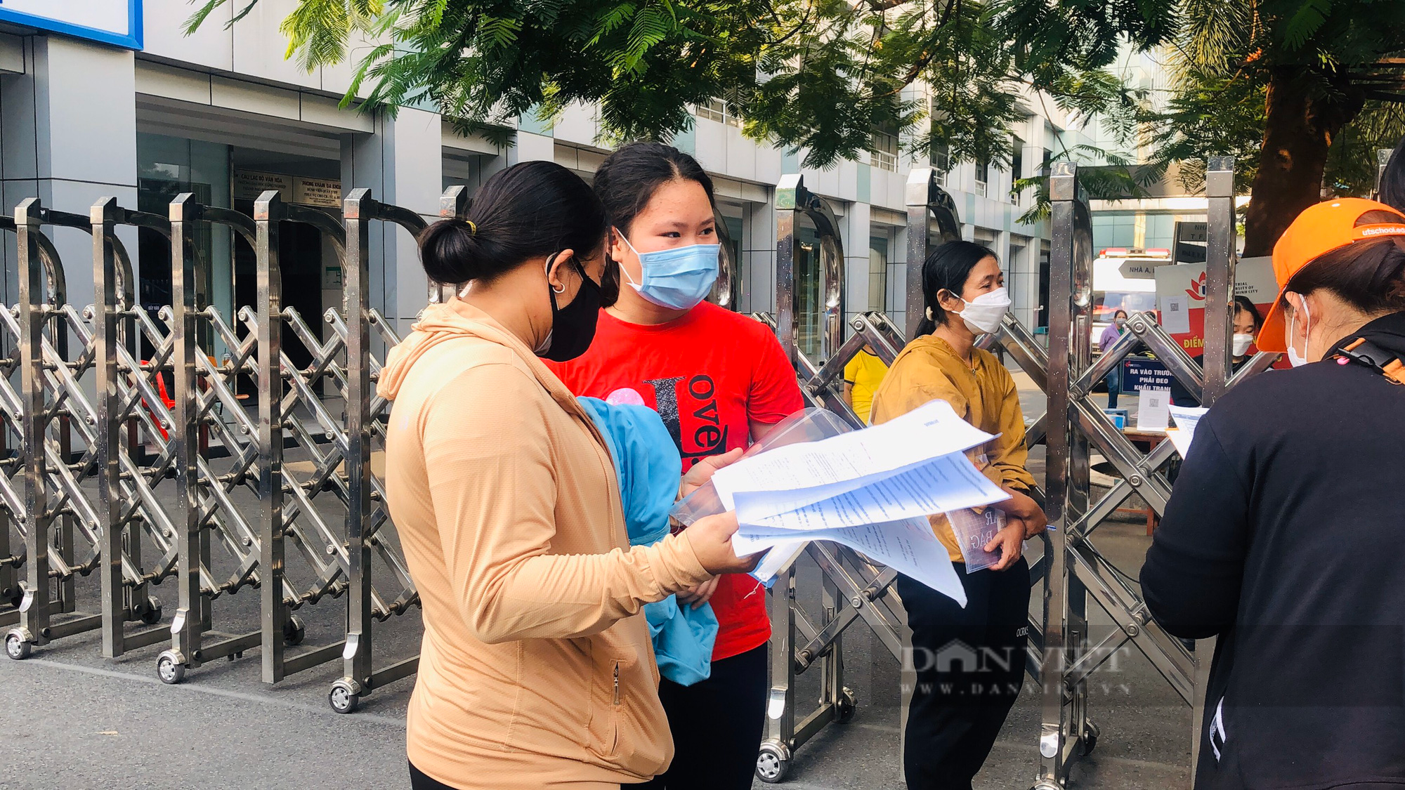 Ảnh: Hàng ngàn học sinh lớp 9 tại TP.HCM được tiêm vaccine Covid-19 - Ảnh 11.