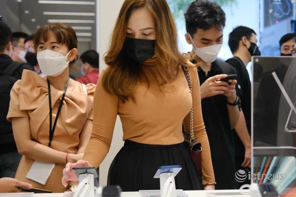 Bán lẻ điện thoại, điện máy phục hồi nhanh sau đại dịch - Ảnh 1.