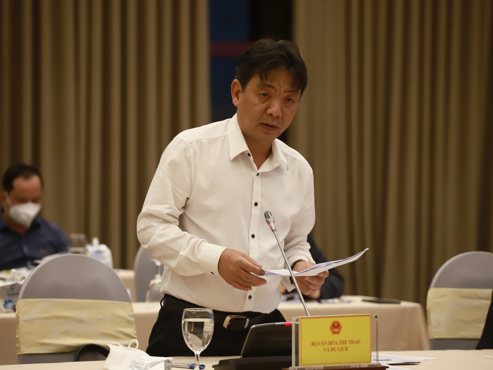 Việt Nam dự tính mở cửa hoàn toàn với khách quốc tế vào giữa năm 2022 - Ảnh 2.