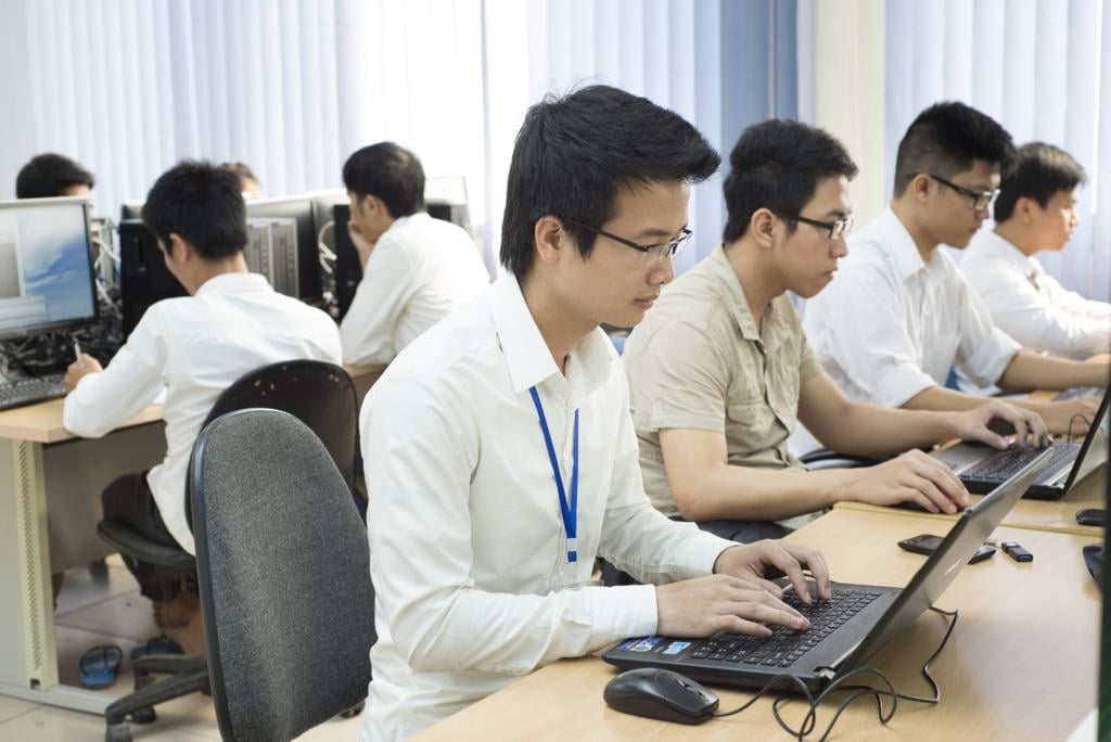 Sinh viên 20 trường đại học vẫn chưa tốt nghiệp do dịch Covid-19, Bộ GDĐT nói gì? - Ảnh 1.