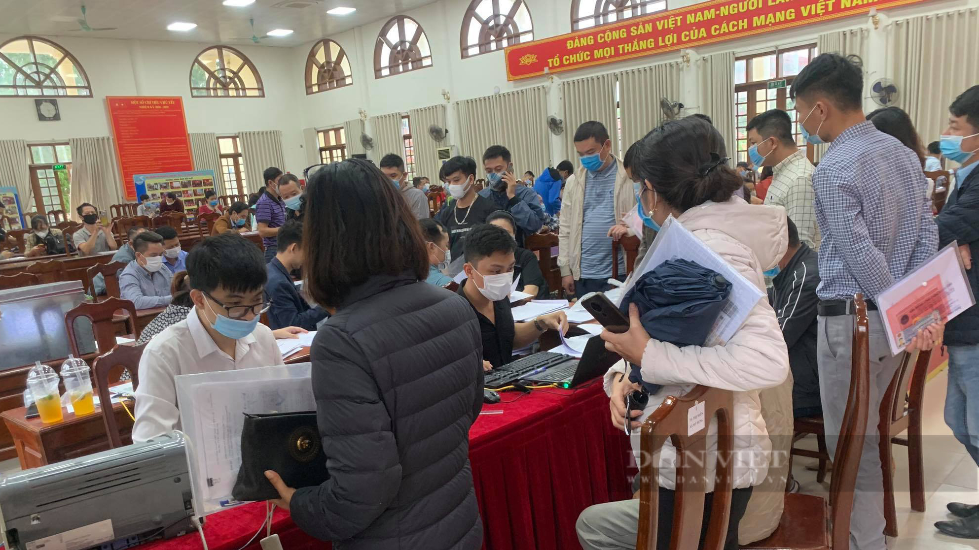 Đất đấu giá &quot;sục sôi&quot;, nhà đầu tư tham gia có yếu tố &quot;xanh - chín&quot;? - Ảnh 3.