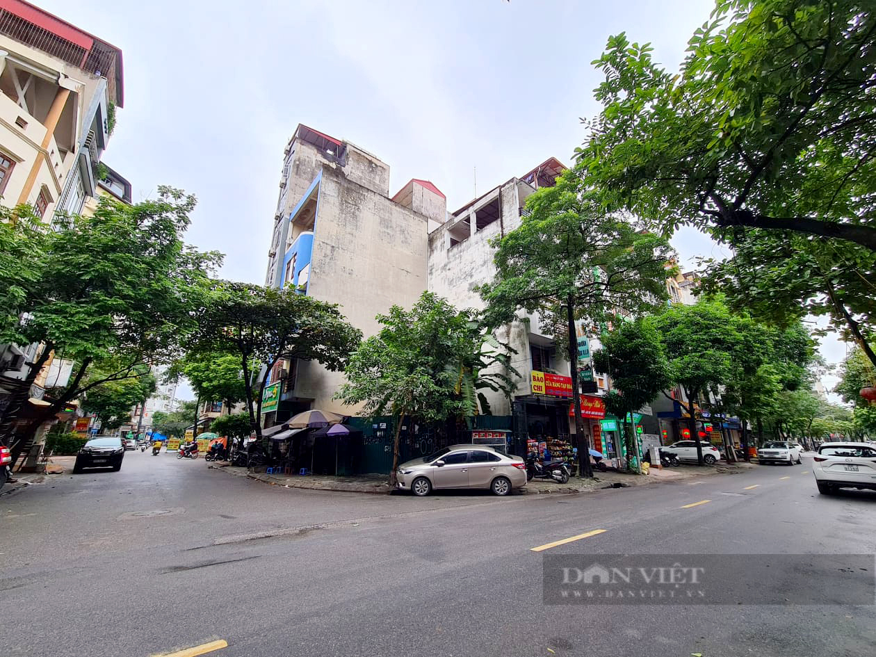 Đất đấu giá &quot;sục sôi&quot;, nhà đầu tư tham gia có yếu tố &quot;xanh - chín&quot;? - Ảnh 1.