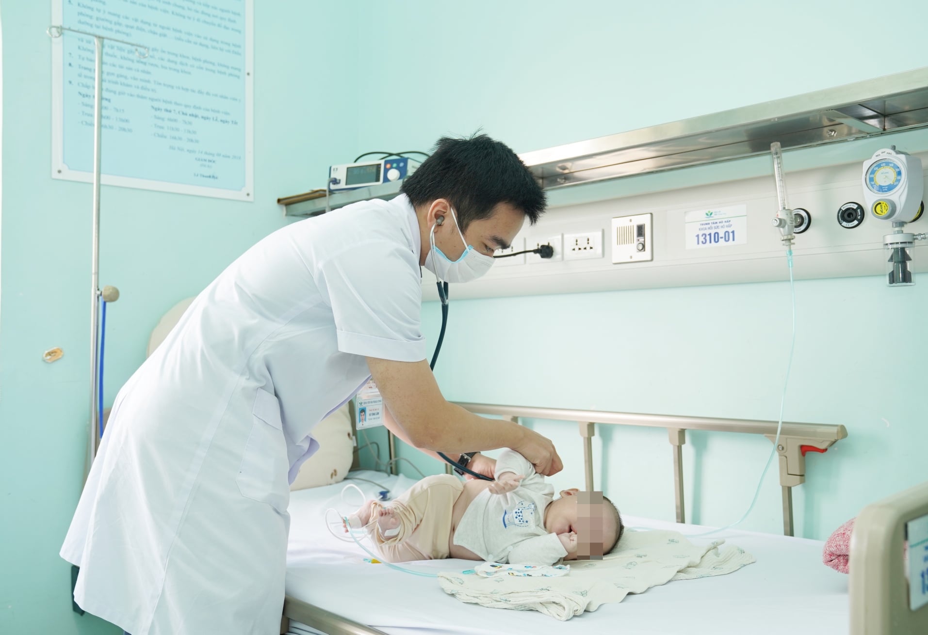 Giao mùa, gia tăng bệnh nhi viêm đường hô hấp  - Ảnh 2.