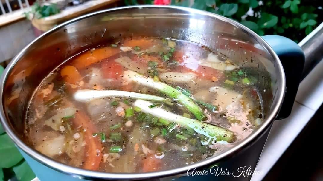 Lạ miệng với lẩu sườn non nấu cải chua - Ảnh 6.