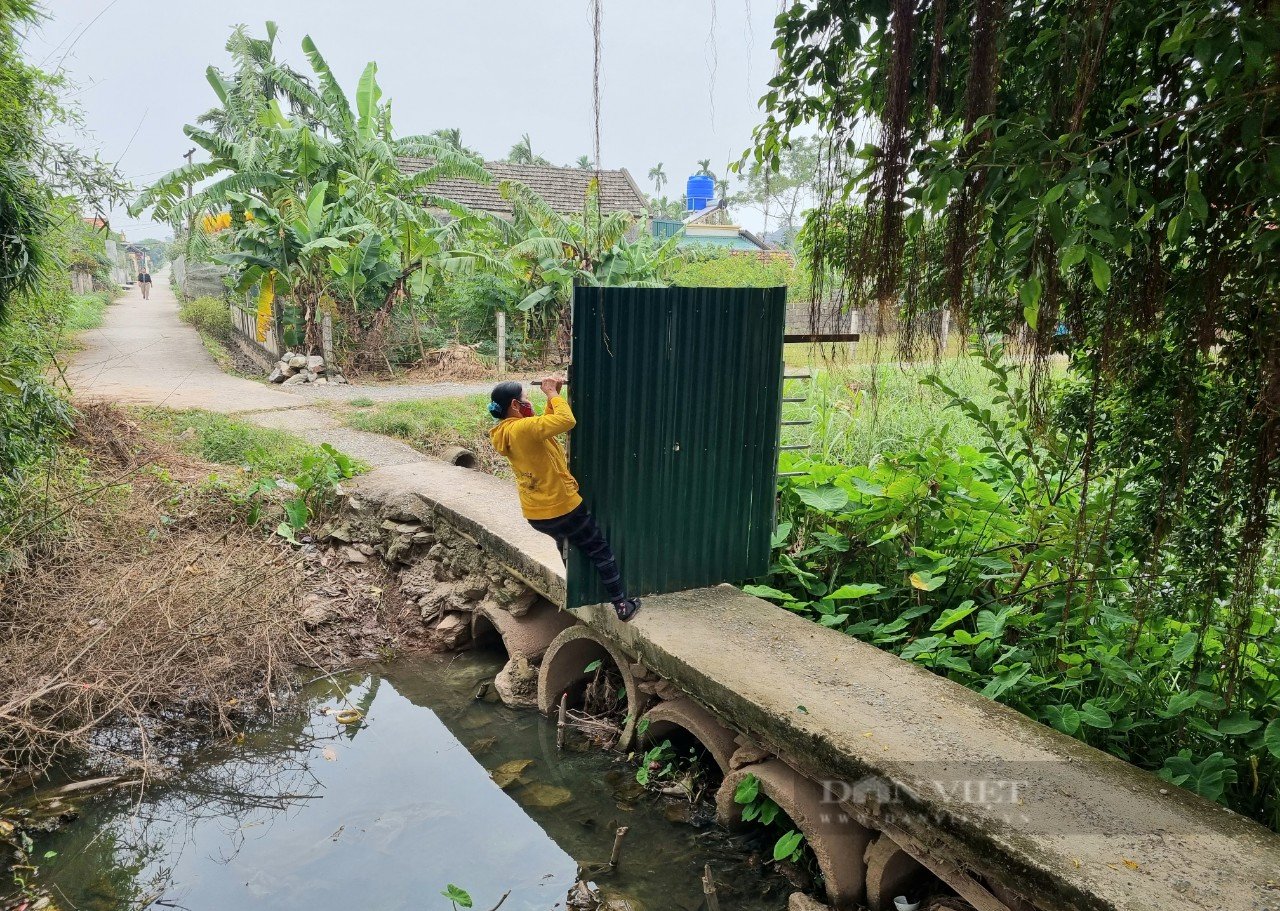 Nghị quyết 128: Người dân giáp ranh 2 tỉnh Thanh Hóa-Ninh Bình vẫn chui, trèo hàng rào sắt đi lại hằng ngày - Ảnh 8.