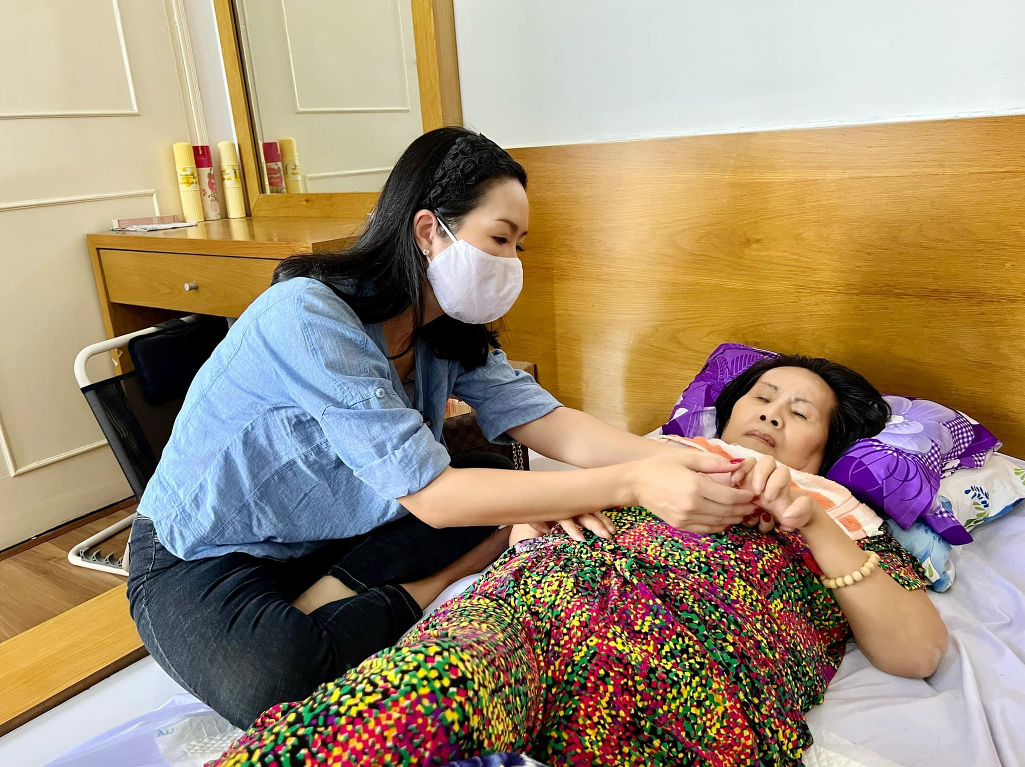 Thực hư sức khỏe nghệ sĩ Hoàng Lan chân tay bị co rút, bị viện trả về - Ảnh 1.