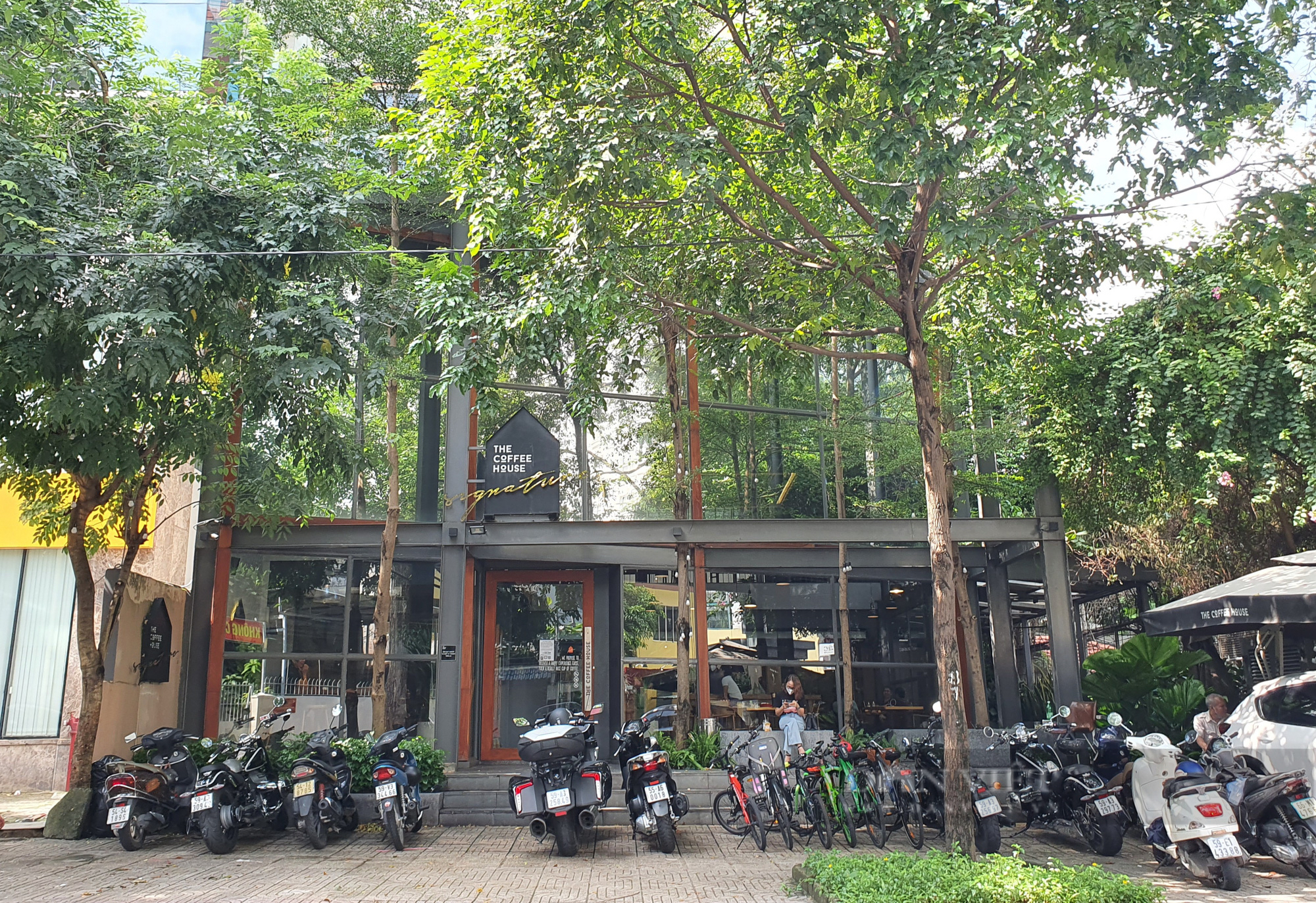 Cuộc chiến chuỗi cà phê hậu Covid-19: The Coffee House, Trung Nguyên, Starbucks, Highlands... đều trả mặt bằng - Ảnh 1.