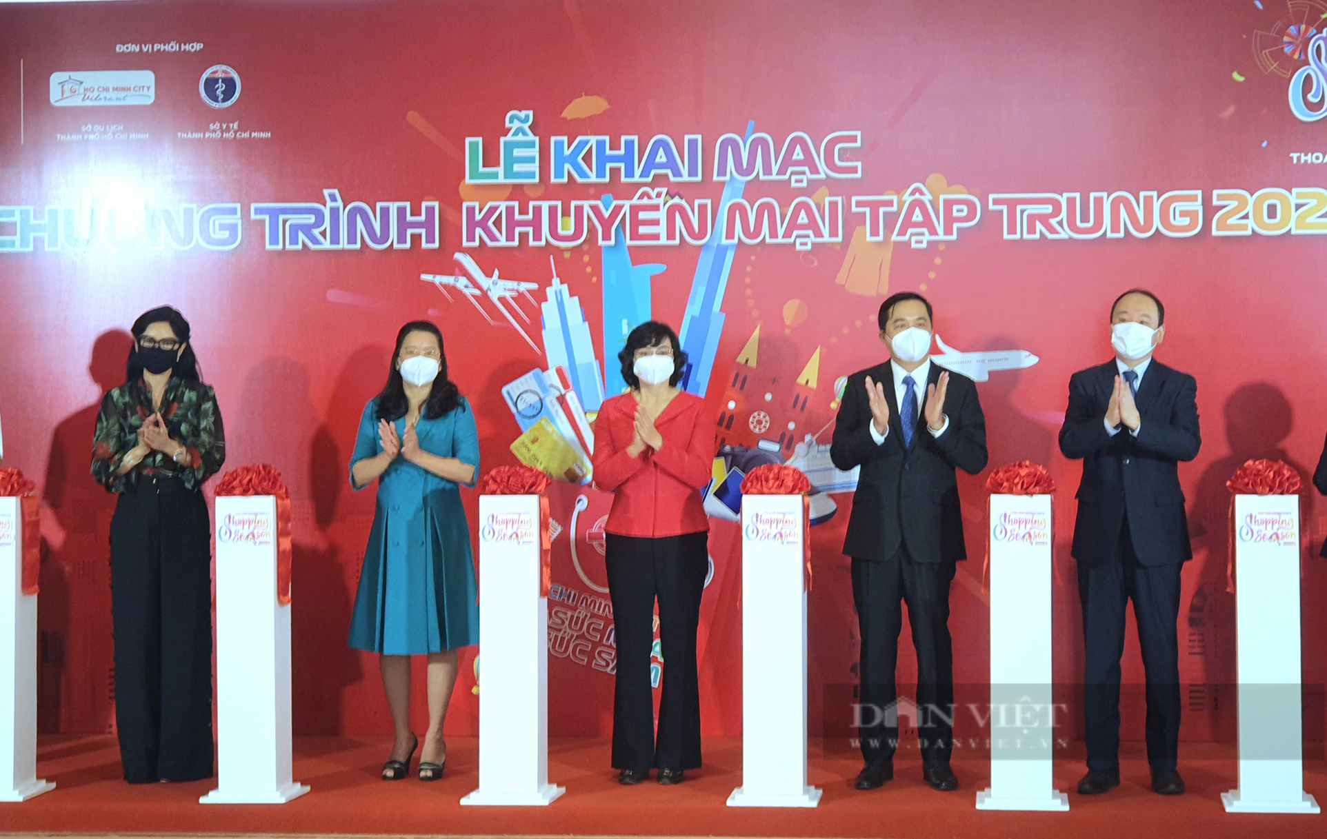Bắt đầu đợt giảm giá lớn nhất năm, TP.HCM kỳ vọng thành trung tâm mua sắm của Đông Nam Á - Ảnh 1.