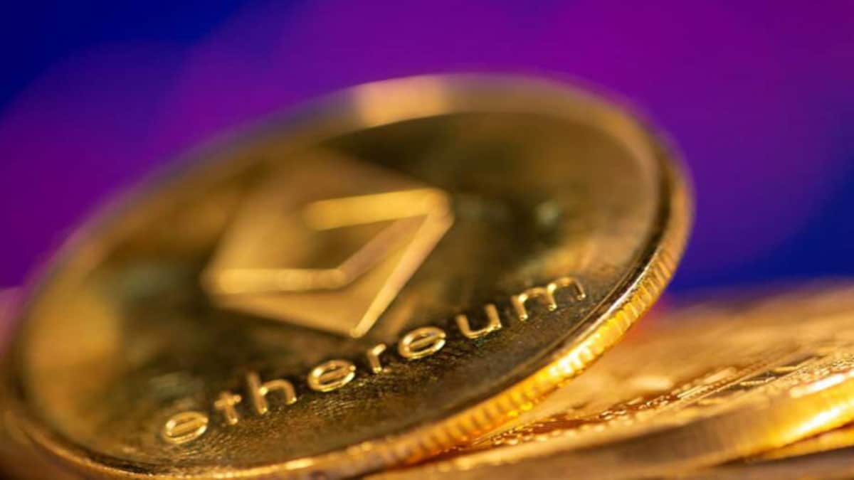 Nhà sáng lập Ethereum Buterin nói về các thành phố tiền điện tử. Ảnh: @AFP.