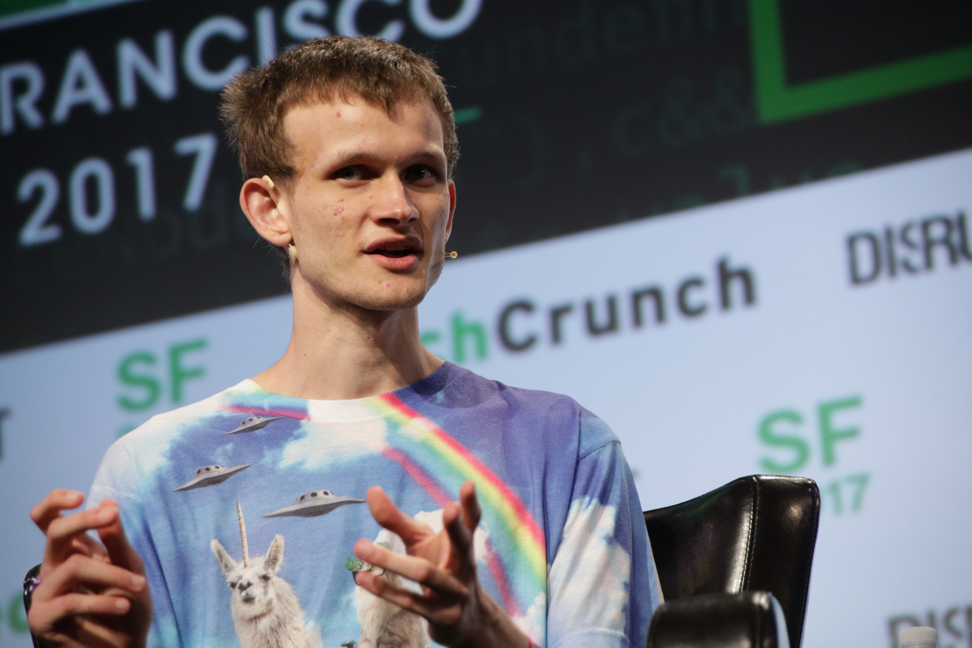 Buterin cũng trích dẫn các ví dụ về một số thành phố đã tiến hành các tích hợp tiền điện tử khác nhau, có thể là Miami coin- loại tiền điện tử được xây dựng trên Bitcoin sẽ được sử dụng cho sự phát triển của thành phố Miami. Ảnh: @AFP.