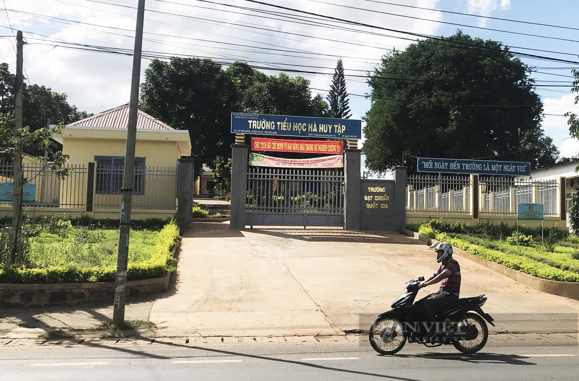Đắk Nông: Cách chức hiệu trưởng ém hồ sơ học sinh nghèo  - Ảnh 2.