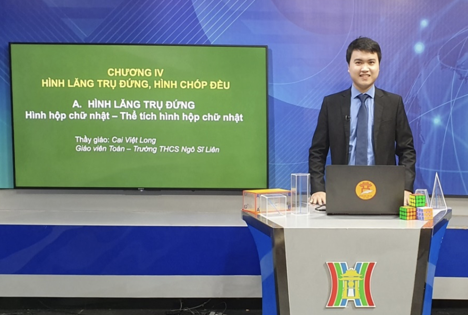 Thầy giáo trẻ trường điểm Hà Nội có họ tên &quot;lạ&quot;, liên tục dẫn đoàn Học sinh giỏi thi đâu trúng đó - Ảnh 3.