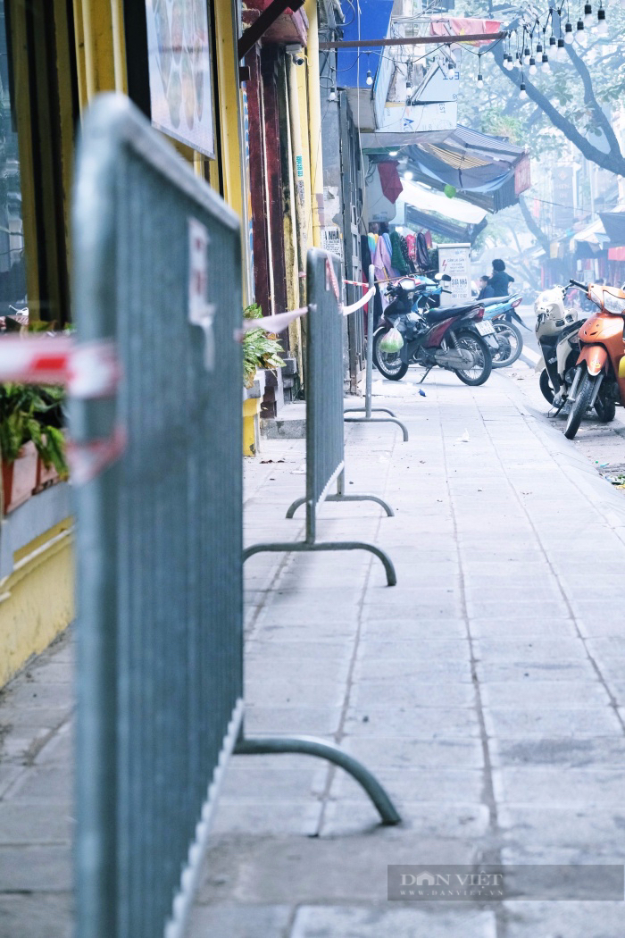 Hà Nội ghi nhận số ca nhiễm cao kỷ lục, hàng loạt quán ăn, cửa hàng ở trung tâm tạm phong toả - Ảnh 10.