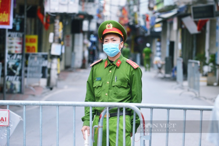 Sau ngày ghi nhận ca nhiễm Covid-19 cao kỷ lục, Hà Nội giảm xuống gần một nửa - Ảnh 1.