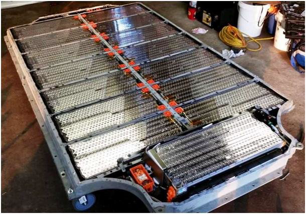Mức giá 137 USD/kWh - 100 USD/KWh được coi là "Chén Thánh" của ngành xe điện, vì với mức giá đó xe điện sẽ đạt chi phí ngang bằng với xe có động cơ đốt trong. Mức giá 137 USD/kWh - 100 USD/KWh được coi là "Chén Thánh" của ngành xe điện, vì với mức giá đó xe điện sẽ đạt chi phí ngang bằng với xe có động cơ đốt trong.