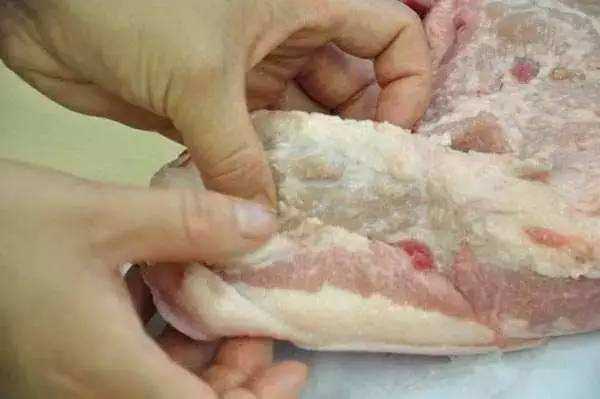 Chứa nhiều ký sinh trùng, ăn có hại cho sức khỏe, những bộ phận bẩn nhất của con lợn, bạn nên biết để tránh - Ảnh 2.