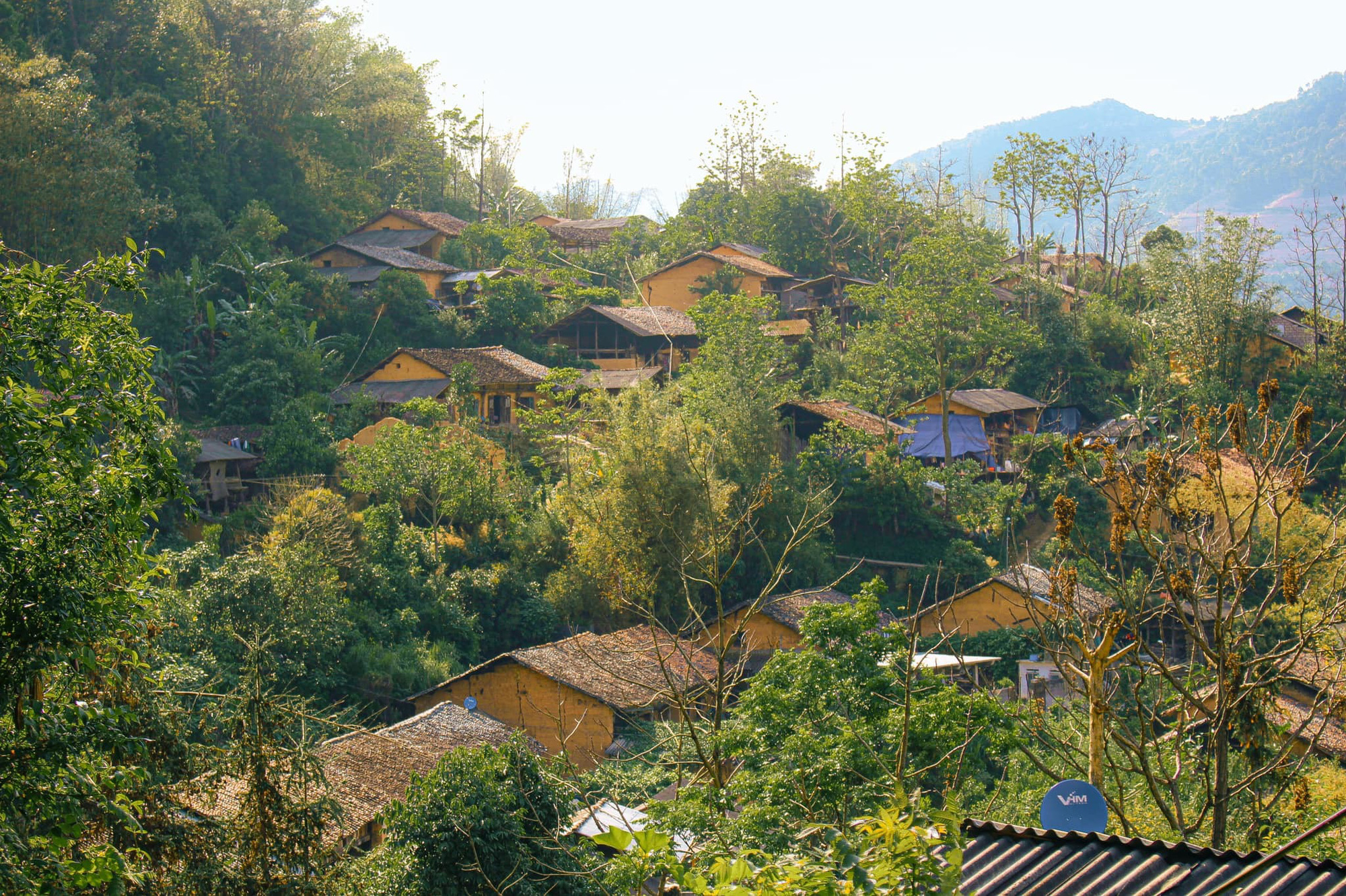 Làng cổ Thiên Hương trăm năm tuổi ở Hà Giang - Ảnh 1.