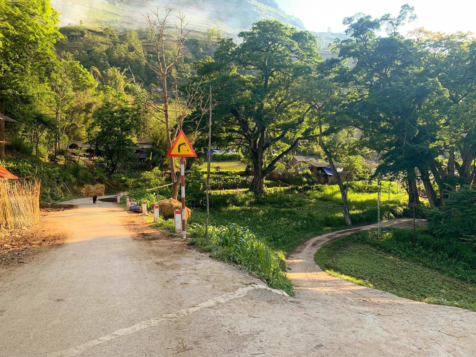 Làng cổ Thiên Hương trăm năm tuổi ở Hà Giang - Ảnh 3.