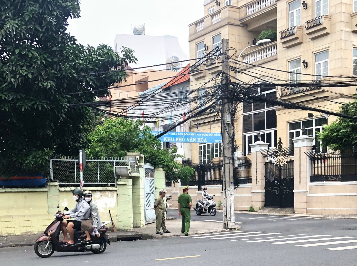 CEO Nguyễn Phương Hằng 'quay xe', không  gặp nhà báo Đức Hiển như đã 'hẹn' - Ảnh 1.