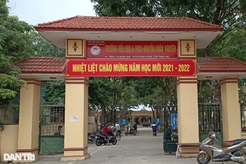 Nhân viên nhà trường không đi làm vẫn có tên trong danh sách - Ảnh 2.