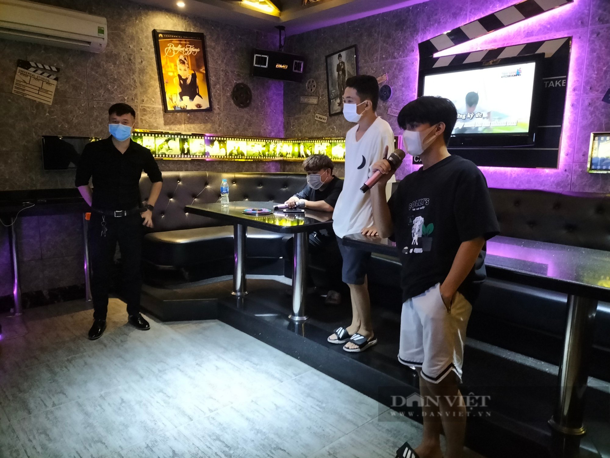 TP.HCM: Khách giảm đến 90% nhưng các quán karaoke vẫn phấn khởi, vui mừng - Ảnh 3.
