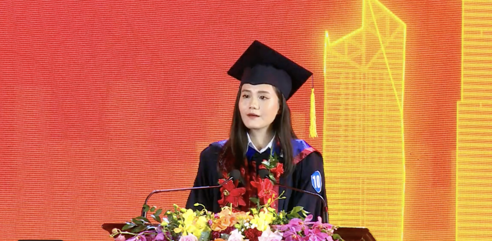 Chia sẻ xúc động của Thủ khoa xuất sắc Học viện Ngân hàng trong lễ vinh danh Thủ khoa Thủ đô - Ảnh 1.
