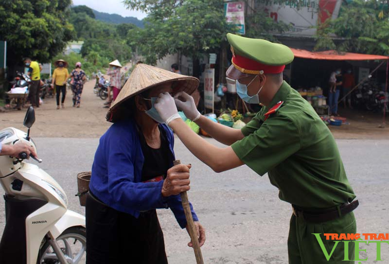 Hoà Bình: Nâng cao công tác phòng chống dịch, bảo đảm sức khoẻ cho người dân - Ảnh 1. Hoà Bình: Nâng cao công tác phòng chống dịch, bảo đảm sức khoẻ cho người dân - Ảnh 1.