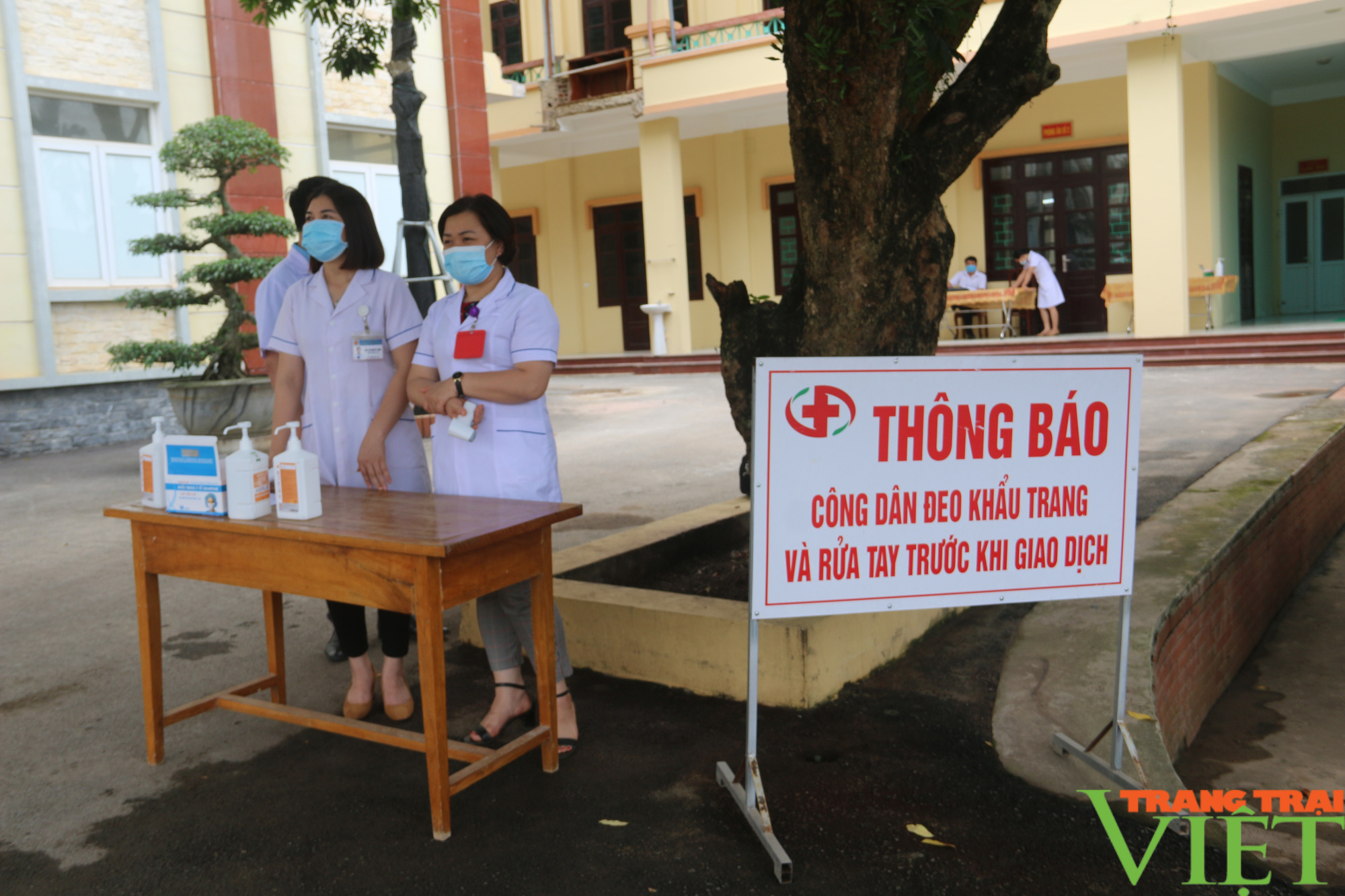 Hoà Bình: Nâng cao công tác phòng chống dịch, bảo đảm sức khoẻ cho người dân - Ảnh 3. Hoà Bình: Nâng cao công tác phòng chống dịch, bảo đảm sức khoẻ cho người dân - Ảnh 3.