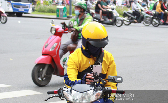 Nhiều hãng xe ôm công nghệ tại TP.HCM chưa tái xuất, tài xế, khách hàng ngóng tin - Ảnh 1.