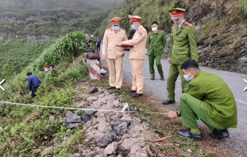 Hà Giang: Ô tô chở 4 người lao xuống đèo Mã Pì Lèng, 3 người tử vong - Ảnh 1.