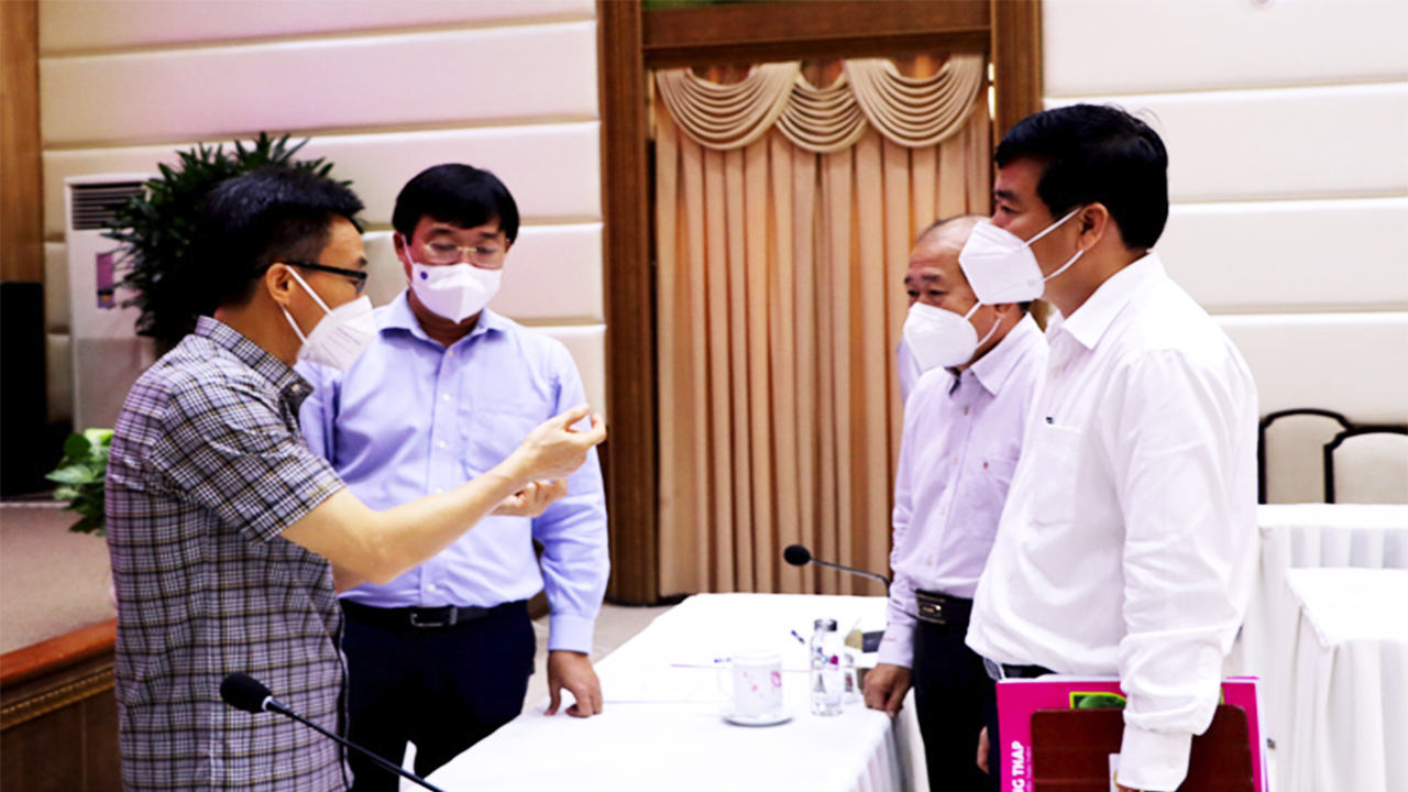 Phó Thủ tướng Vũ Đức Đam làm việc tại Đồng Tháp và TP Cần Thơ: &quot;Nóng&quot; vấn đề vaccine phòng Covid-19 - Ảnh 1.