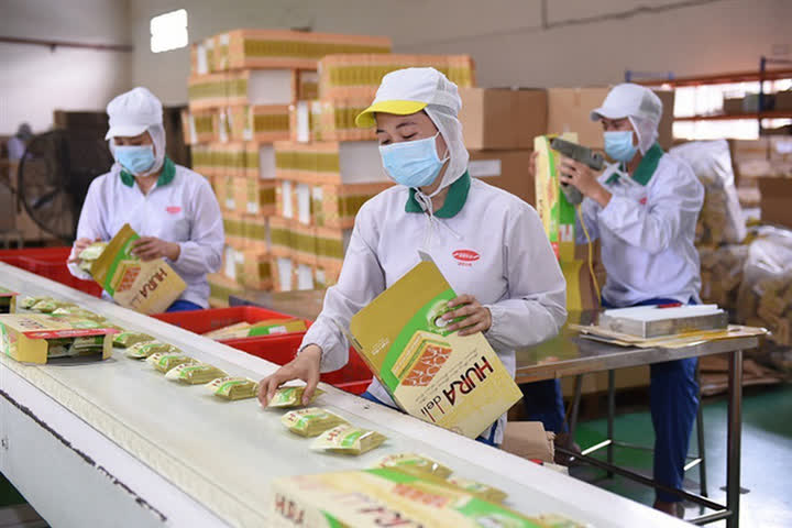 Công nhân trở lại TP.HCM làm việc, nhiều doanh nghiệp tăng ca chạy đơn hàng Tết - Ảnh 1.
