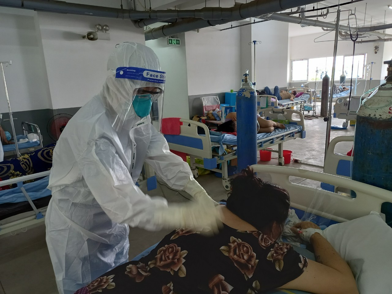 Trạm y tế lưu động, cơ sở thu dung, điều trị Covid-19 được thanh toán BHYT thế nào?  - Ảnh 1.