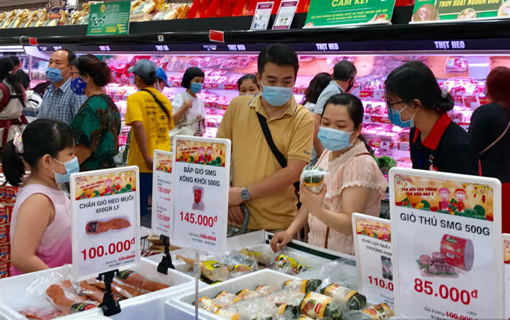 Công nhân trở lại TP.HCM làm việc, nhiều doanh nghiệp tăng ca chạy đơn hàng Tết - Ảnh 2.