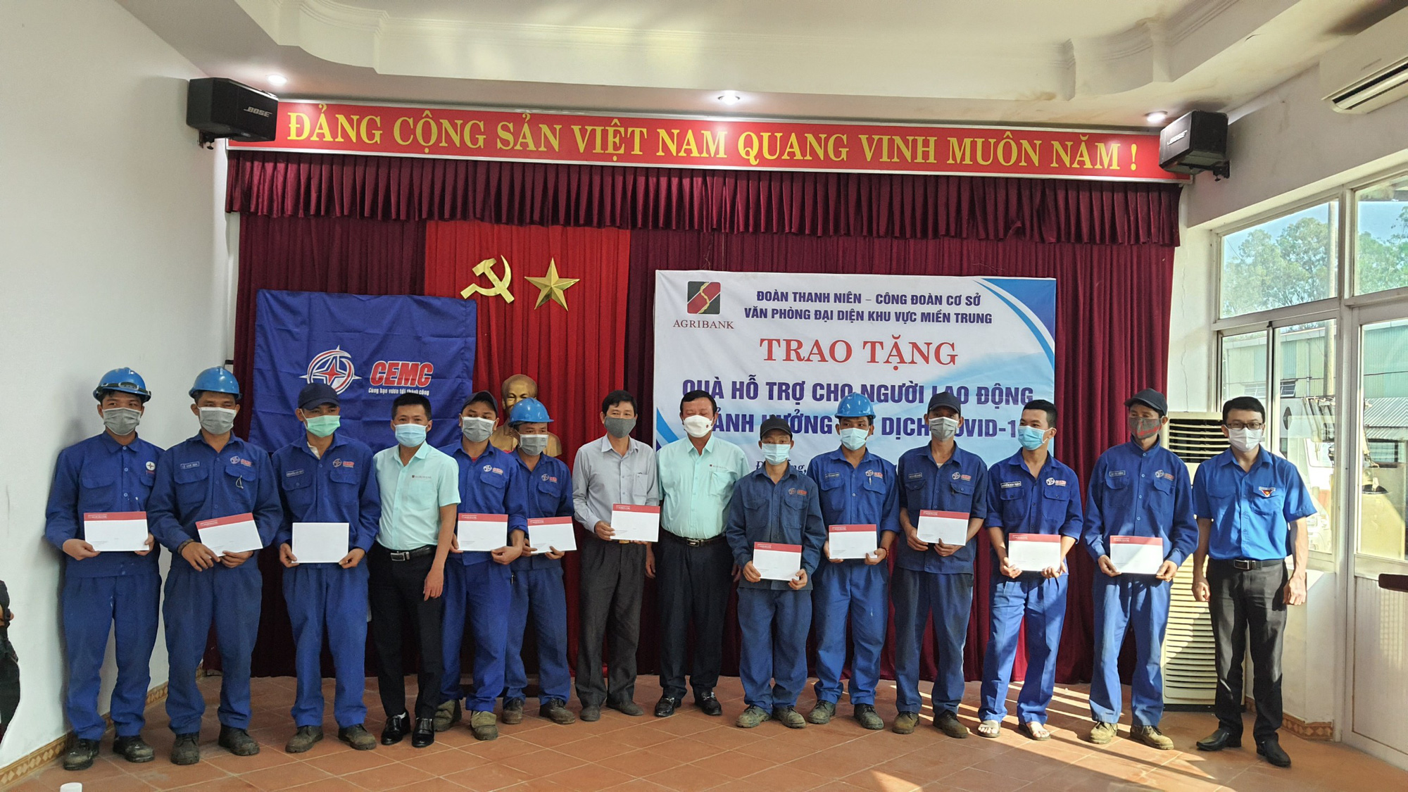 Đà Nẵng: Hàng trăm suất quà yêu thương đến với người lao động có hoàn cảnh khó khăn do ảnh hưởng Covid-19 - Ảnh 3. Đà Nẵng: Hàng trăm suất quà yêu thương đến với người lao động có hoàn cảnh khó khăn do ảnh hưởng Covid-19 - Ảnh 3.