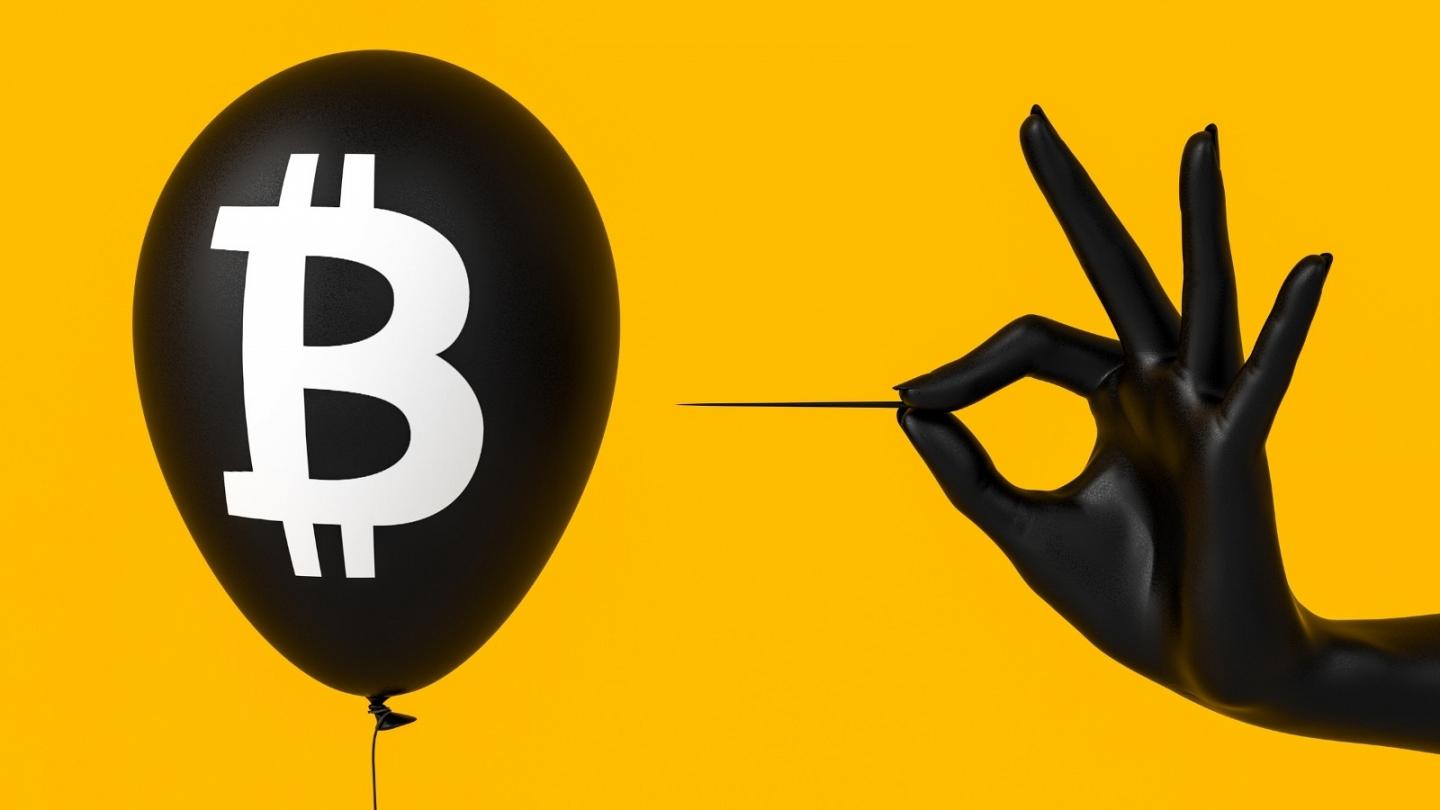 Internet đã tồn tại lâu hơn nhiều so với Bitcoin. Tuy nhiên, việc áp dụng tiền điện tử tiên phong và công nghệ nền tảng, blockchain, dường như đang vượt qua mức tăng trưởng của internet. Ảnh: @AFP.