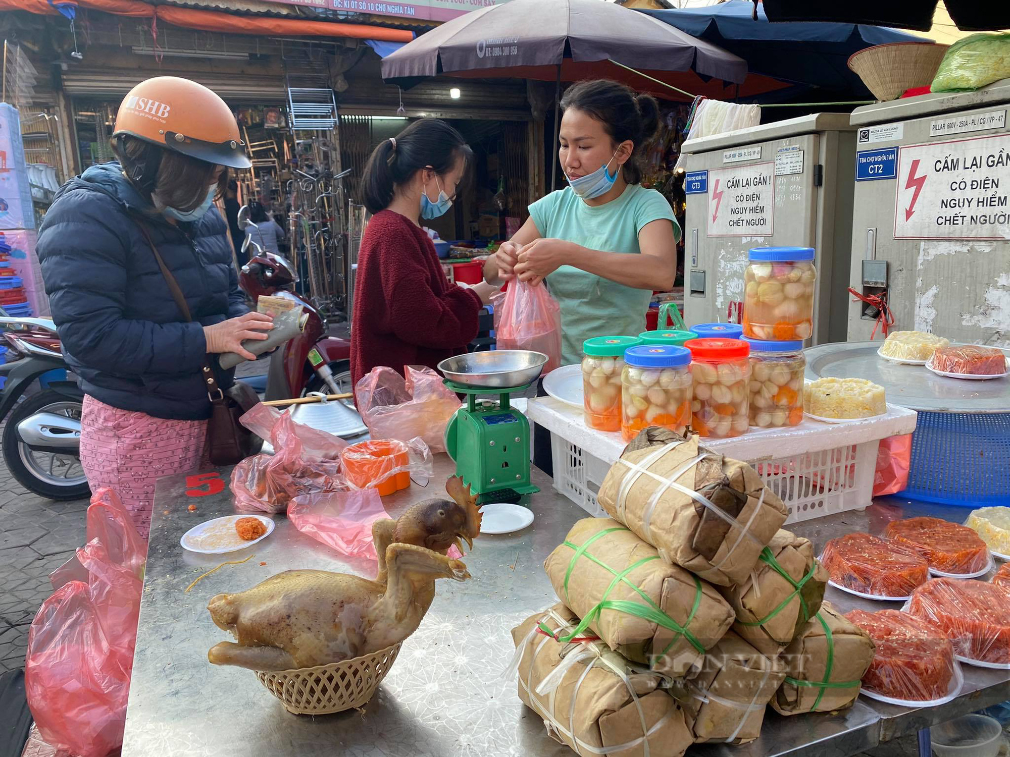 Khôi phục sức mua thị trường Tết Nhâm Dần 2022, cần làm gì? - Ảnh 1. Khôi phục sức mua thị trường Tết Nhâm Dần 2022, cần làm gì? - Ảnh 1.