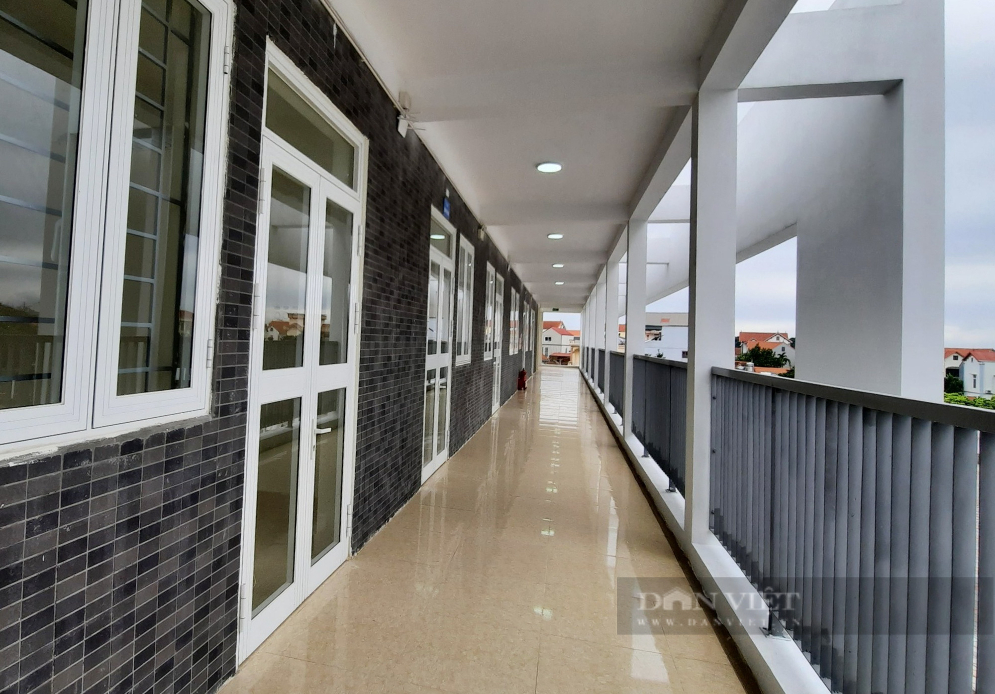 Cận cảnh những trạm y tế lưu động sẵn sàng kích hoạt tiếp nhận, điều trị F0 đầu tiên tại Hà Nội - Ảnh 2.